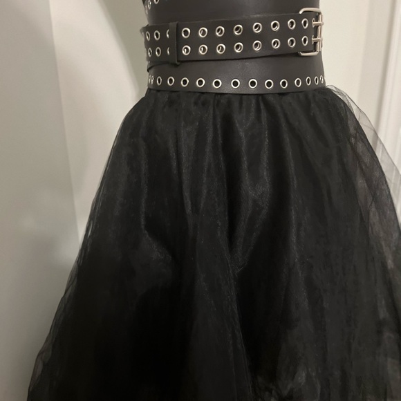 Twirl Ms. lady, in this A-line tulle petticoat midi skirt. Sassy & sweet. - Picture 3 of 7